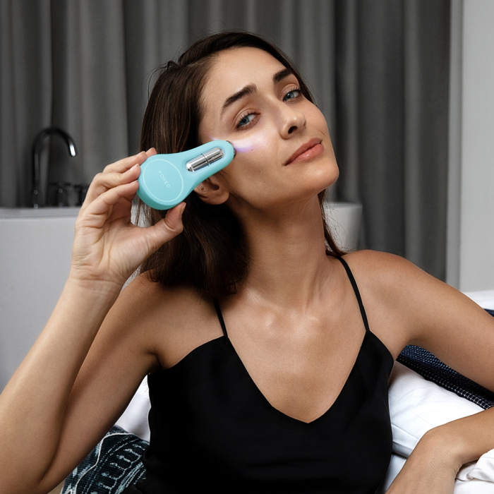 FOREO BEAR 2 mikrotočna naprava za oči in ustnice, Arctic Blue uporaba